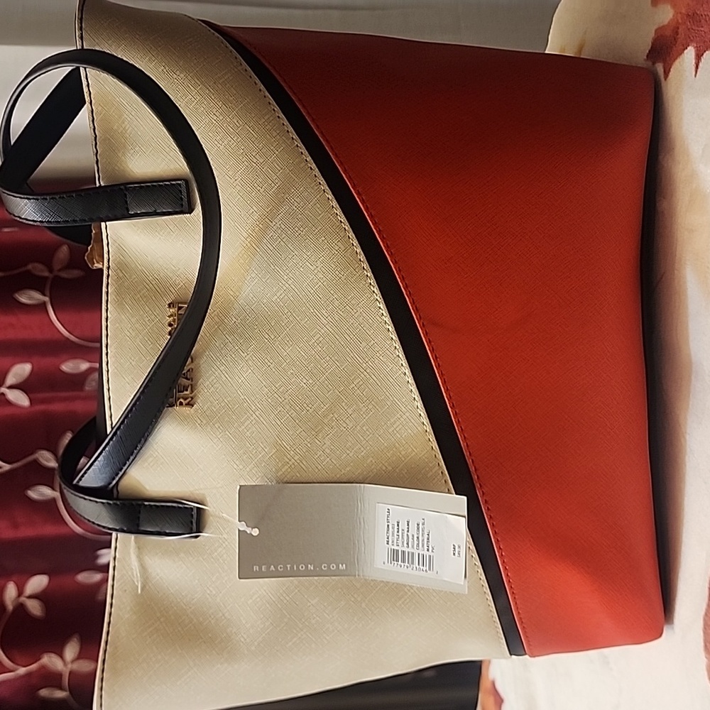 🆕️Kenneth Cole Handbag